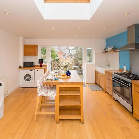 Pass The Keys 3 Storey Townhouse Shrewsbury Exterior photo
