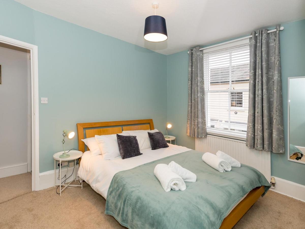 Pass The Keys 3 Storey Townhouse *