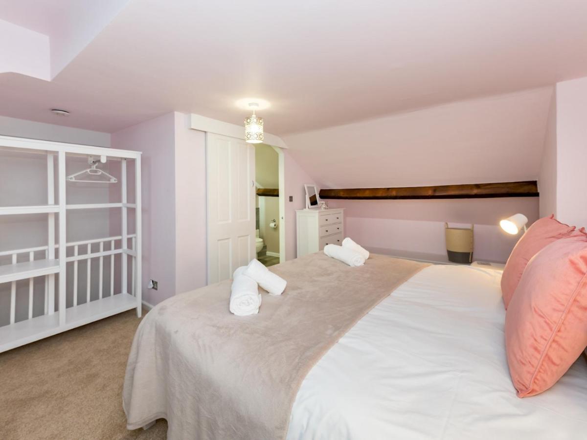 Pass The Keys 3 Storey Townhouse *