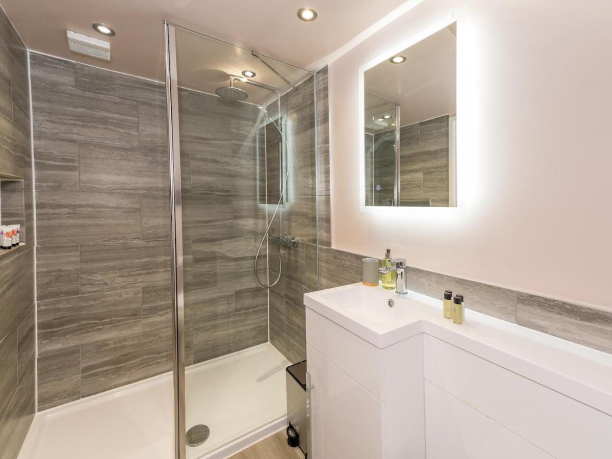 Pass The Keys 3 Storey Townhouse Holiday home *